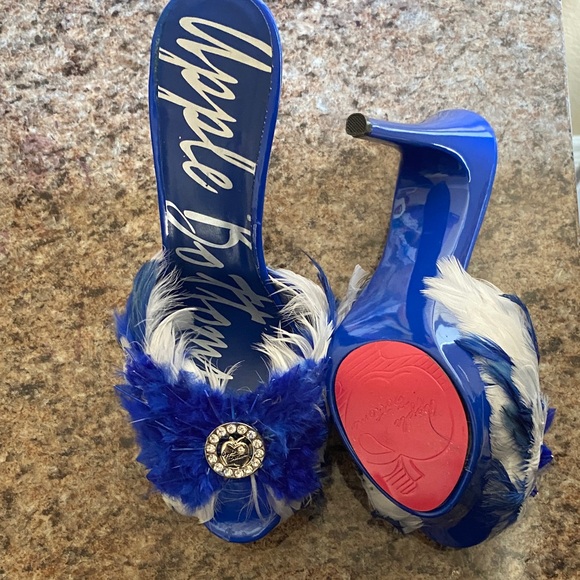 Apple Bottoms Blue Feathered Sandals - Picture 2 of 3